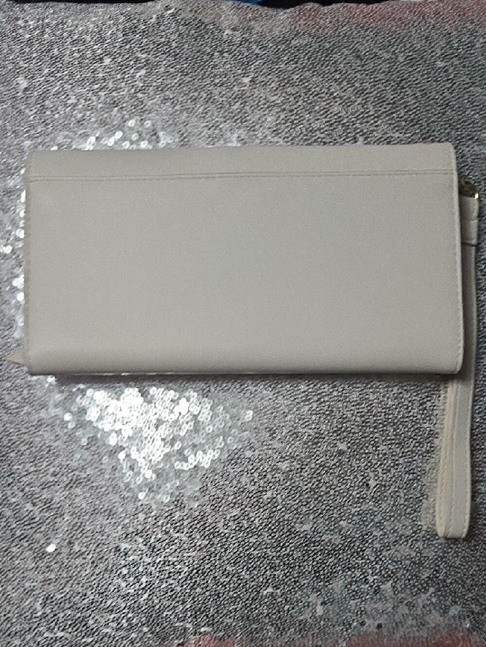 Swarovski Ivory/White Embossed Leather Wristlet Clutch with Gold Plaque - Picture 3 of 6